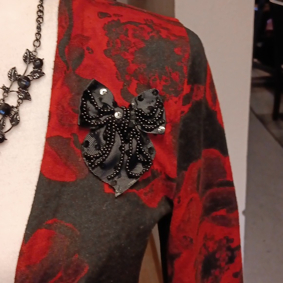 FLORAL RED AND BLACK BUTTON UP SWEATER - Picture 3 of 6